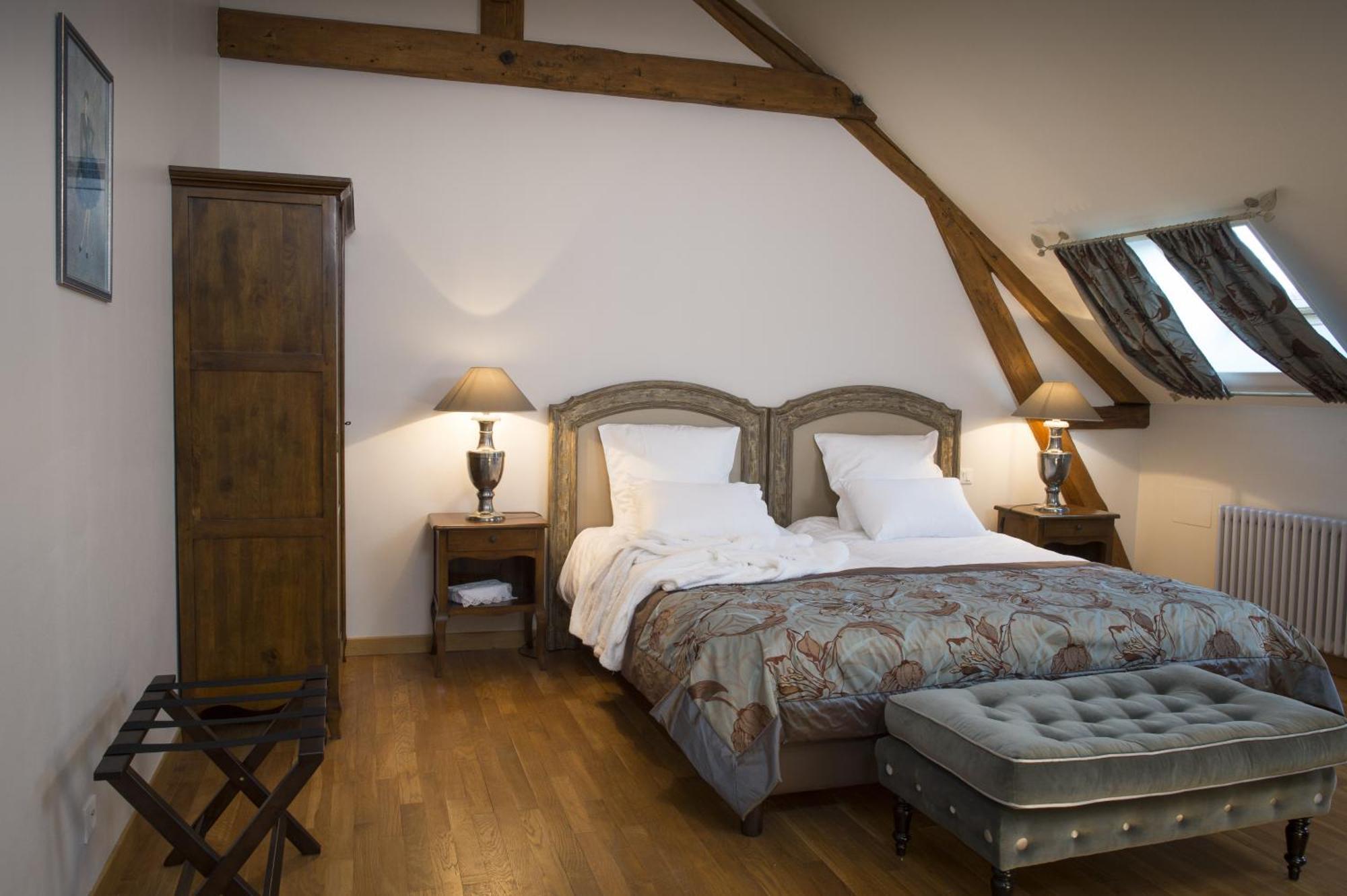 Aux Charmes De Maintenon Ruang foto