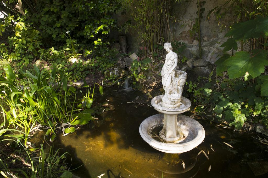 Aux Charmes De Maintenon Bagian luar foto