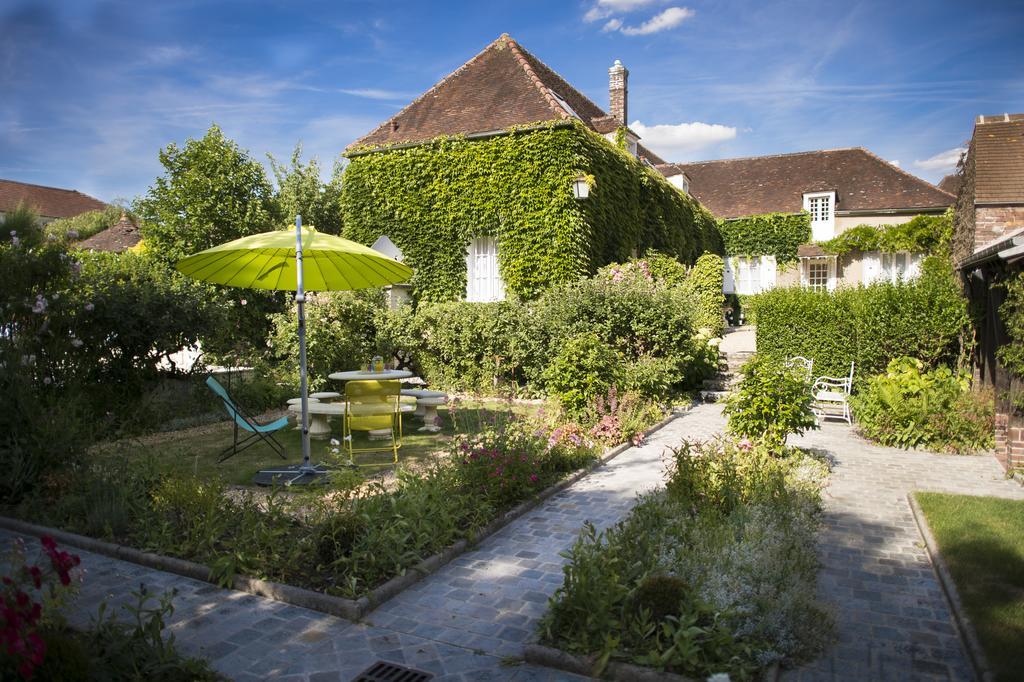 Aux Charmes De Maintenon Bagian luar foto