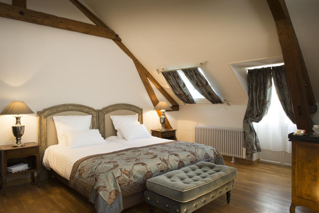 Aux Charmes De Maintenon Ruang foto