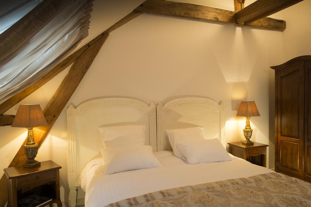 Aux Charmes De Maintenon Bagian luar foto