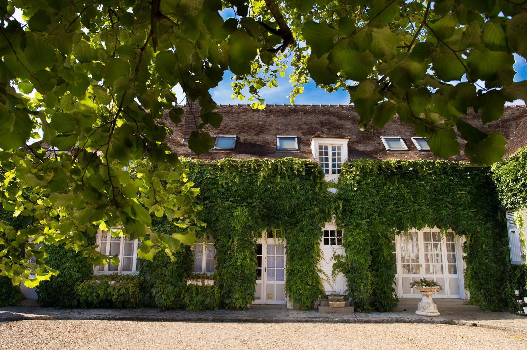 Aux Charmes De Maintenon Bagian luar foto