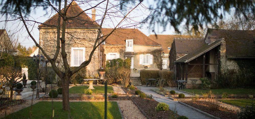 Aux Charmes De Maintenon Bagian luar foto