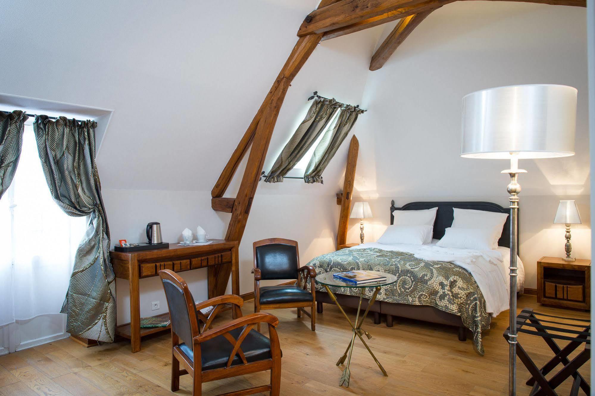 Aux Charmes De Maintenon Bagian luar foto