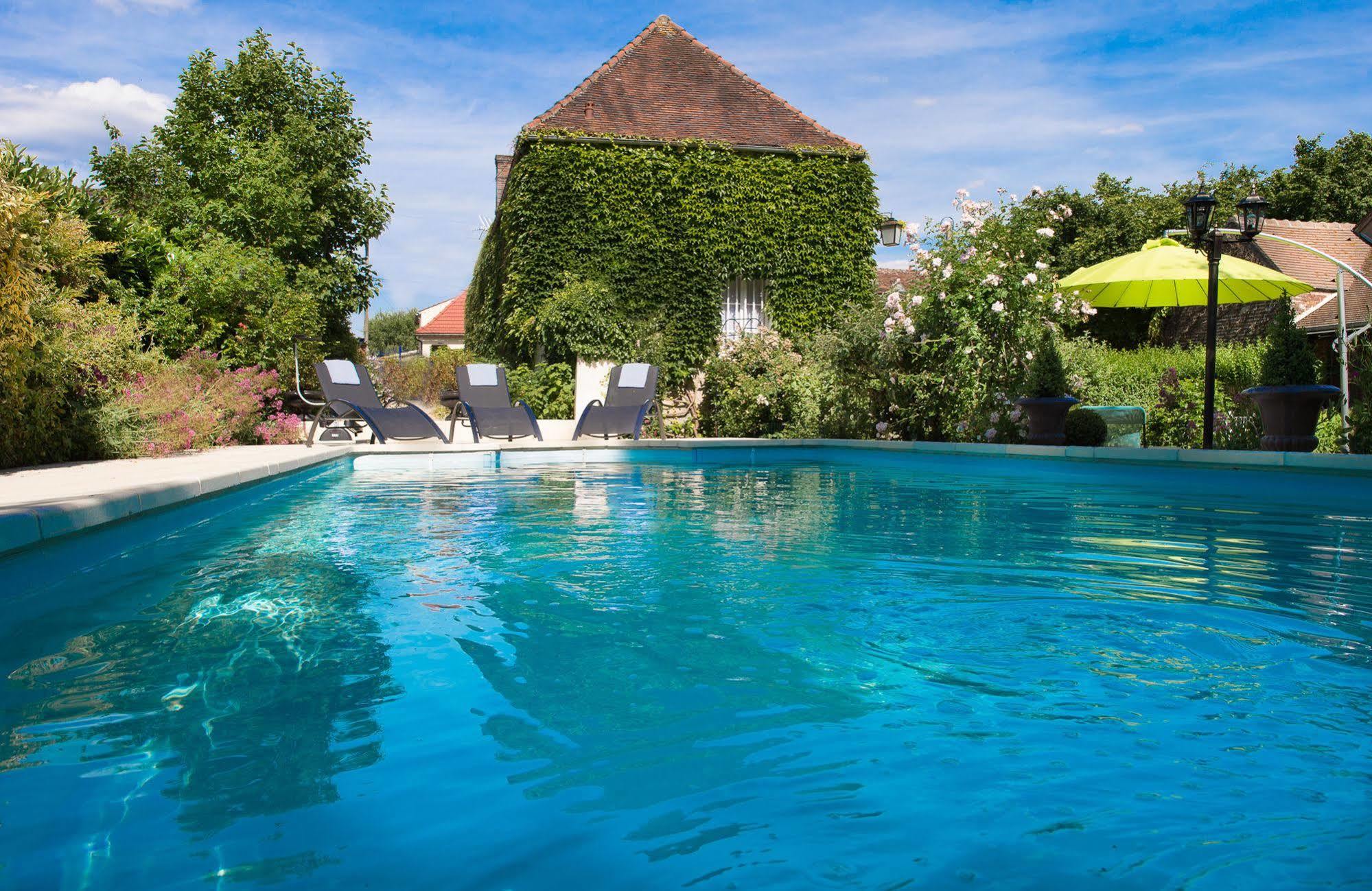 Aux Charmes De Maintenon Bagian luar foto