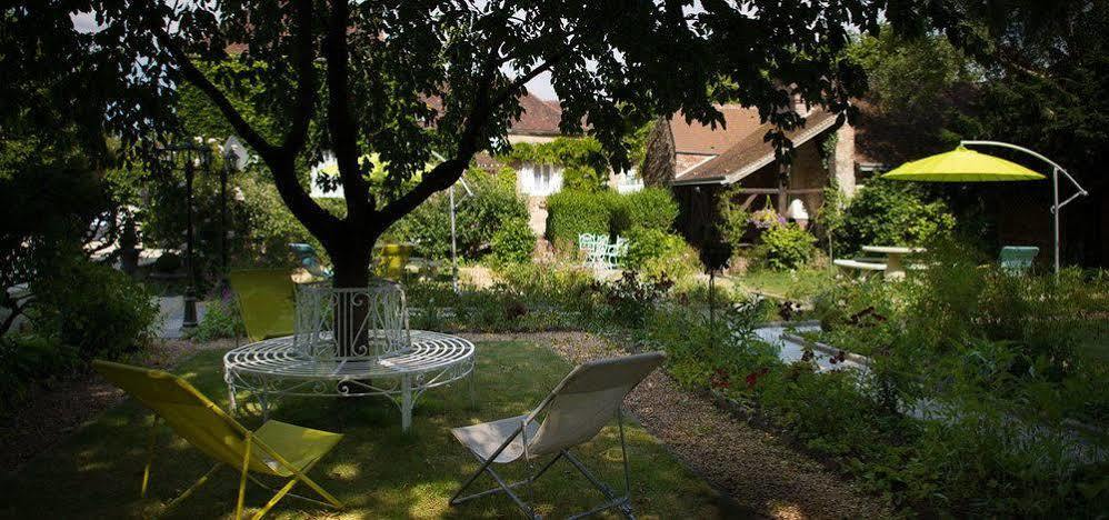 Aux Charmes De Maintenon Bagian luar foto